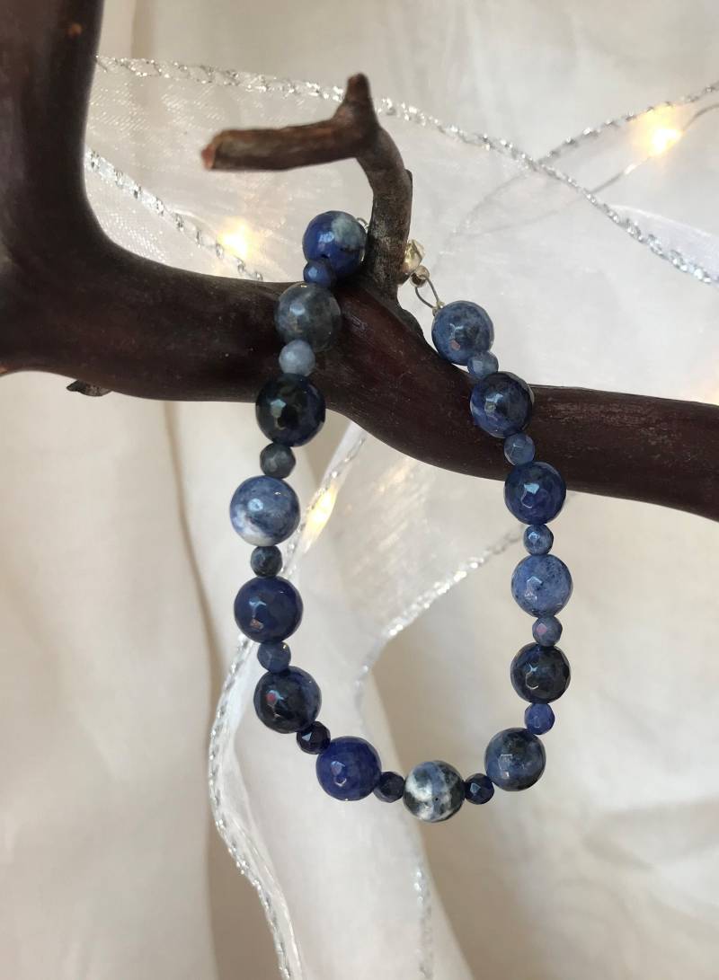 Sodalith Perlenarmband von LABjewelrydesigns