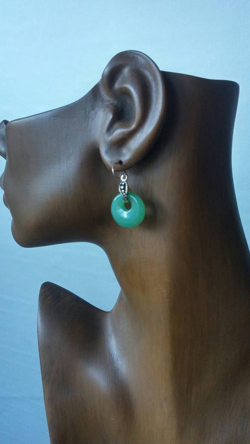Adventurine Donut Form Natürliche Grüne Steine Ohrringe, Echte Auf Sterling Silber Oxidierte Kleine Und Leichte Ohrringe Adventurine Donut Form Natürliche Grüne Steine Ohrringe, Echte Auf Sterling Silber Oxidierte Kleine Und Leichte Ohrringe von LACHANCEbyhand