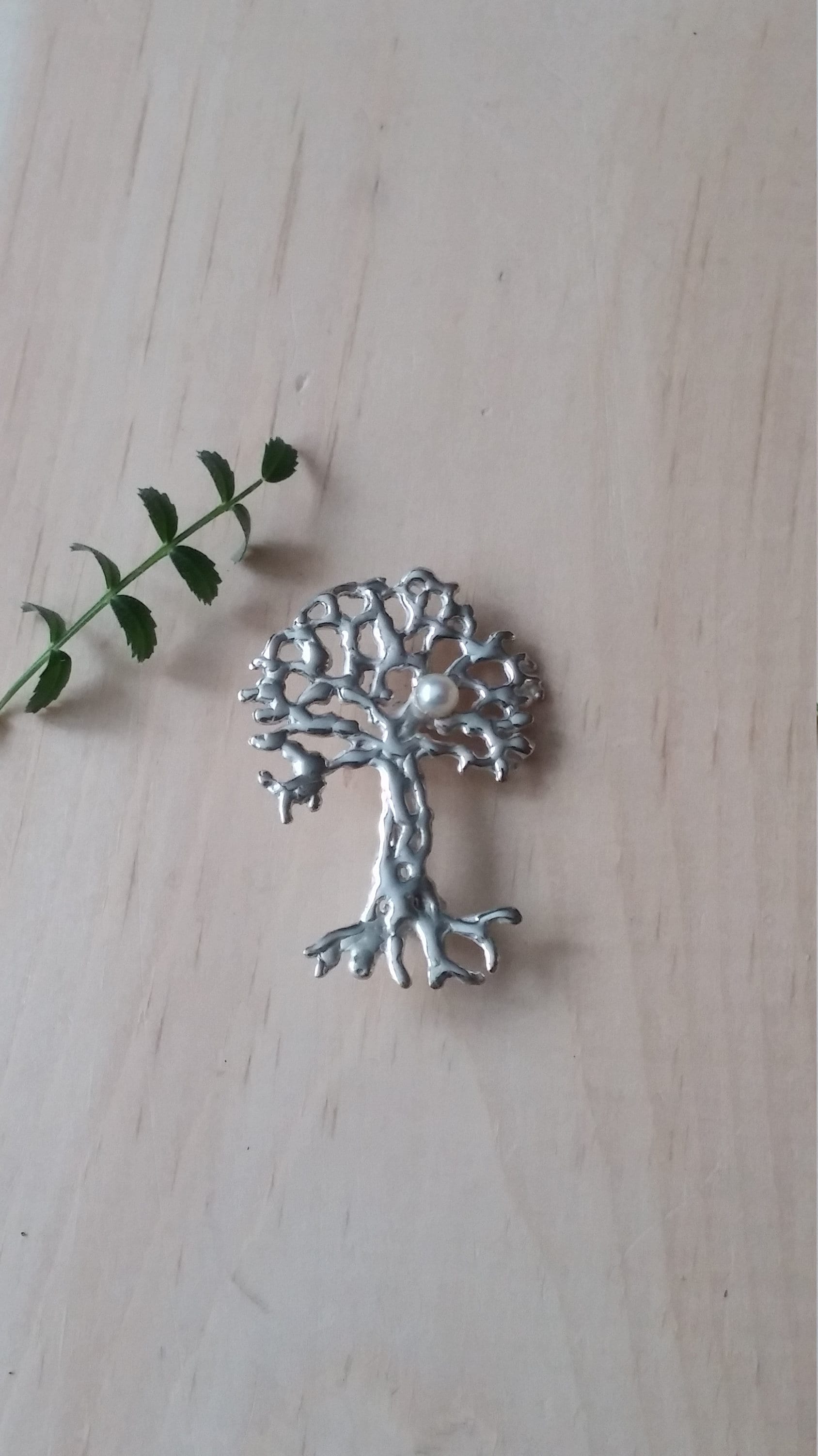 Baum Des Lebens Sterling Silber Kleine Brosche Mit Perle, Perfektes Geschenk Für Baum-Liebhaber. Schal Halter Form. Arbre De Vie Baum Des Lebens Sterling Silber Kleine Brosche Mit Perle, Perfektes Geschenk Für Baum-Liebhaber. Schal Halter Form. Arbre De Vie von LACHANCEbyhand