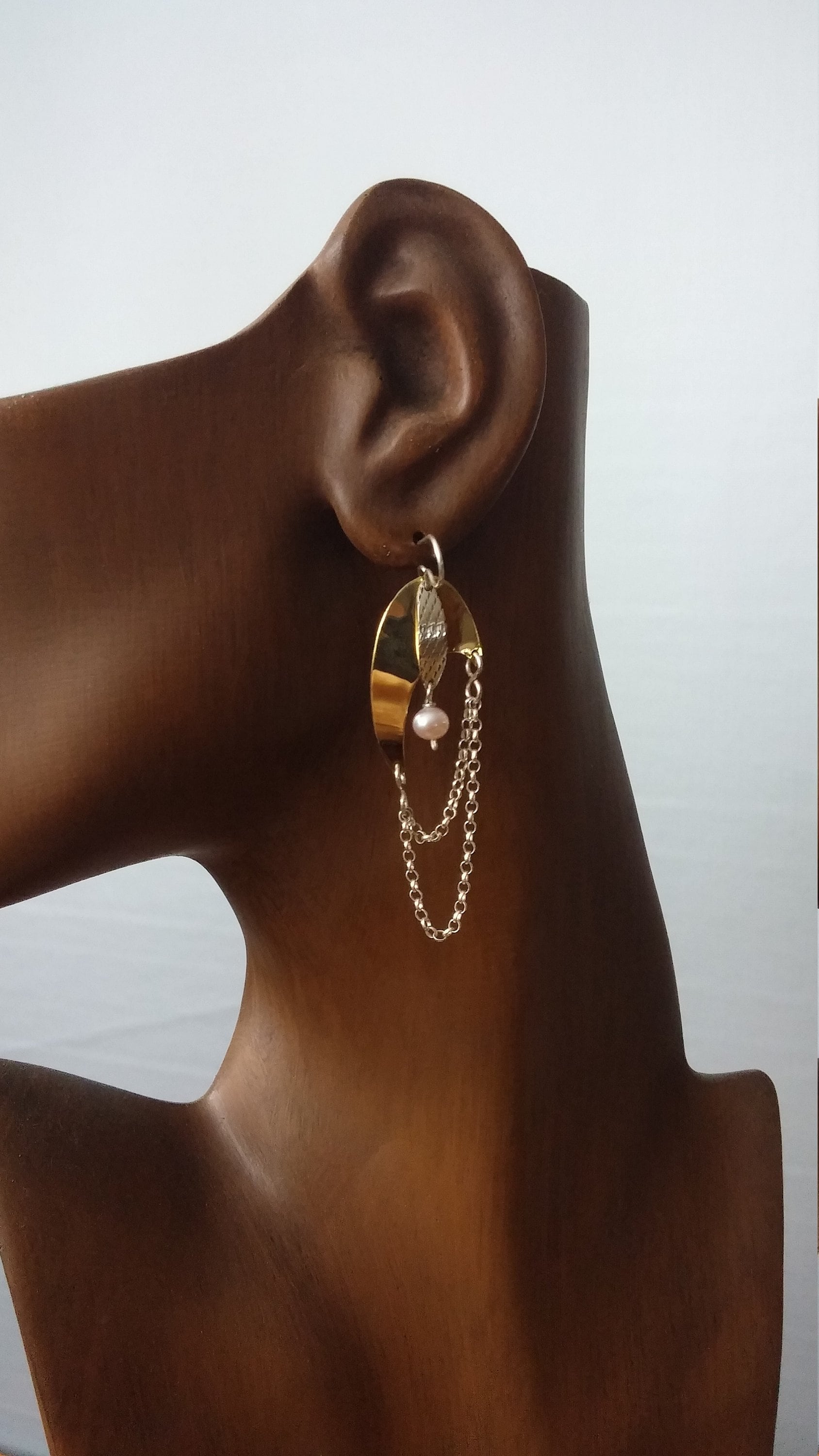 Bi-Metall, Bronze-Silber-Perlenohrringe, Kette Moderne Boho-stilohrringe, Lange Baumelnde Ohrringe Des Gemischten Metalls Einzigartiges Bi-Metall, Bronze-Silber-Perlenohrringe, Kette Moderne Boho-stilohrringe, Lange Baumelnde Ohrringe Des Gemischten Metalls Einzigartiges von LACHANCEbyhand