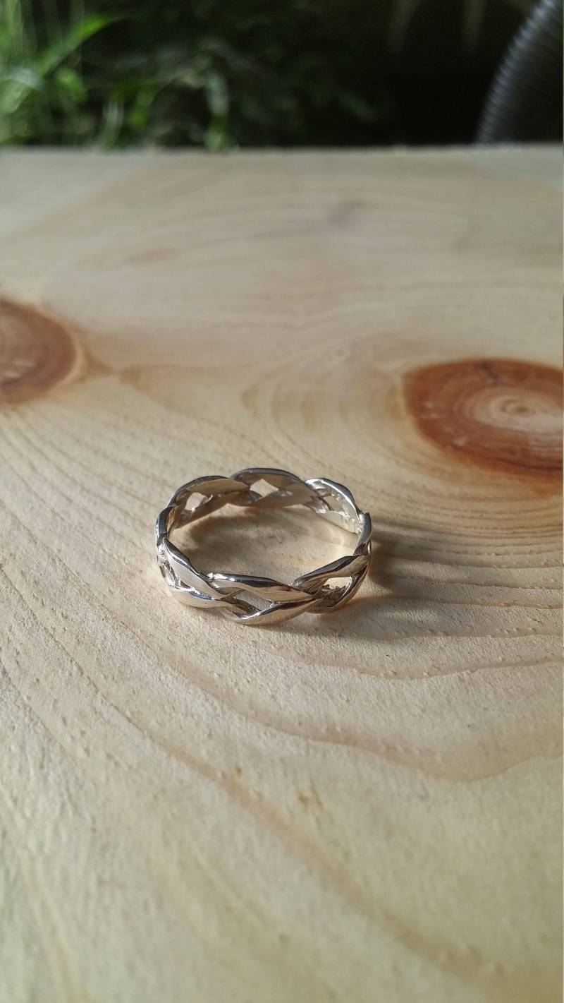 Einfache Sterling Silber Twisted Band Handgefertigt, Jeden Tag Stapelbar, Original Und Offenes Design, Bandring Für Frauen Silber Einfache Sterling Silber Twisted Band Handgefertigt, Jeden Tag Stapelbar, Original Und Offenes Design, Bandring Für Frauen Silber von LACHANCEbyhand