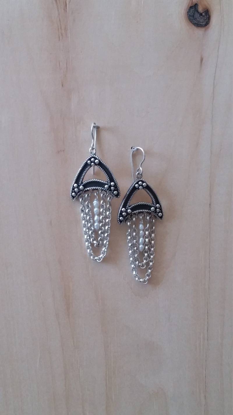 Granulation Oxidierte Süßwasserperlenohrringe in Sterlingsilber, Vintage-Look, Handgefertigtes Einzigartiges Design, Baby-Süßwasserperlenohrringe Granulation Oxidierte Süßwasserperlenohrringe in Sterlingsilber, Vintage-Look, Handgefertigtes Einzigartiges Design, Baby-Süßwasserperlenohrringe von LACHANCEbyhand