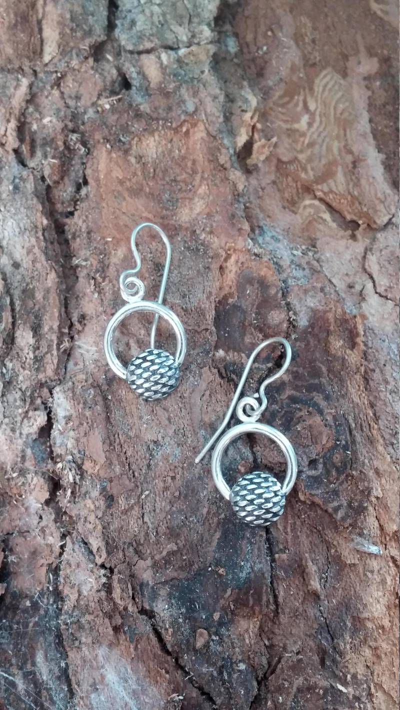 Kettenhemd Schleife Silber Ohrringe Mini Schild Form.kurze Oxidiertes Exklusives Design Handmade.double Runden Winzigen Ohrring Kettenhemd Schleife Silber Ohrringe Mini Schild Form.kurze Oxidiertes Exklusives Design Handmade.double Runden Winzigen Ohrring von LACHANCEbyhand