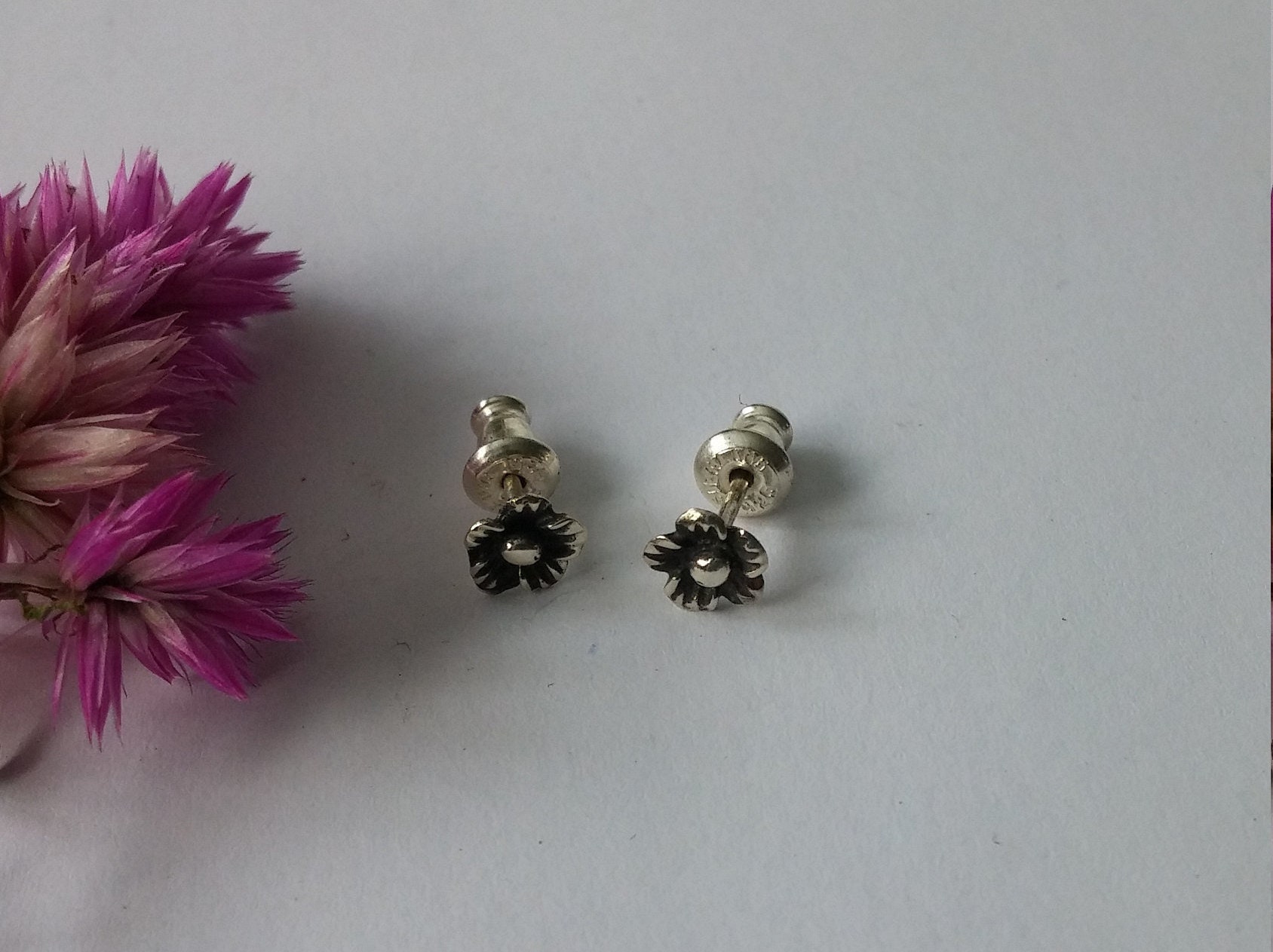 Kleine Blumen Ohrstecker Oxidiertes Silber, Handgefertigte Exklusive Silber Ohrringe Für Jeden Tag, Multi Mit Qualität Silberträger Kleine Blumen Ohrstecker Oxidiertes Silber, Handgefertigte Exklusive Silber Ohrringe Für Jeden Tag, Multi Mit Qualität Silberträger von LACHANCEbyhand