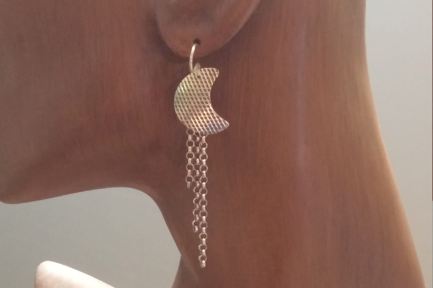 Lange Baumelnde Mond, Ketten, Oxidiertem Silber Ohrringe, Exklusives Design Mit Vielen Bewegungen Lange Baumelnde Mond, Ketten, Oxidiertem Silber Ohrringe, Exklusives Design Mit Vielen Bewegungen von LACHANCEbyhand