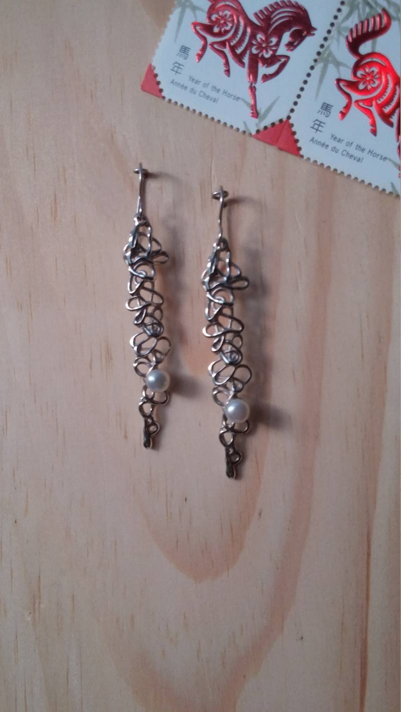 Lange Filigran Mit Perle Komplizierte Einzigartige Ohrringe, Modernen Look Und Sehr Leicht Lange Filigran Mit Perle Komplizierte Einzigartige Ohrringe, Modernen Look Und Sehr Leicht von LACHANCEbyhand