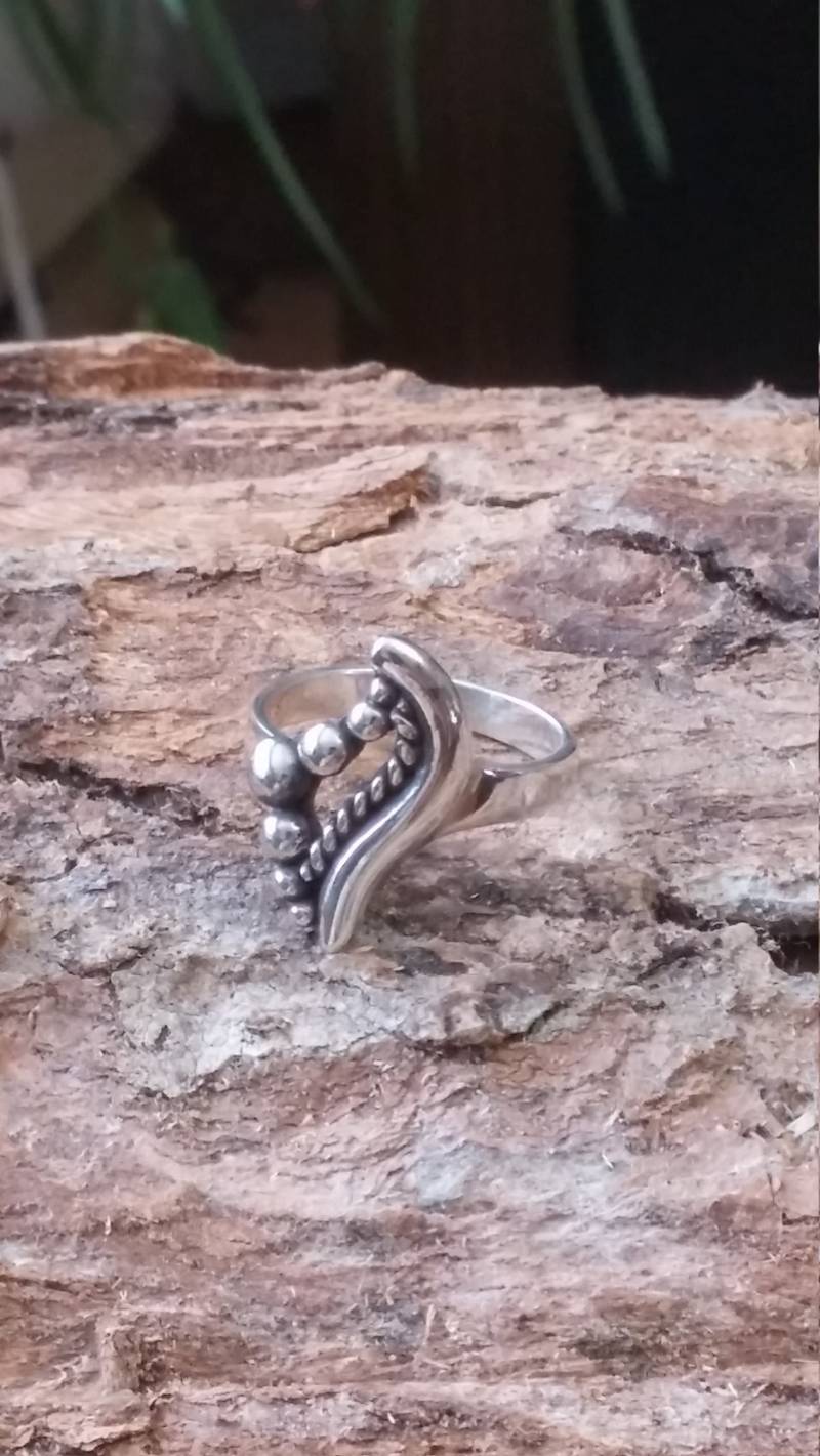 Moderner Ring Aus Oxidiertem Silber, Silberring Mit Perlen Und Silberperlen Handgemacht in Sterlingsilber Moderner Ring Aus Oxidiertem Silber, Silberring Mit Perlen Und Silberperlen Handgemacht in Sterlingsilber von LACHANCEbyhand