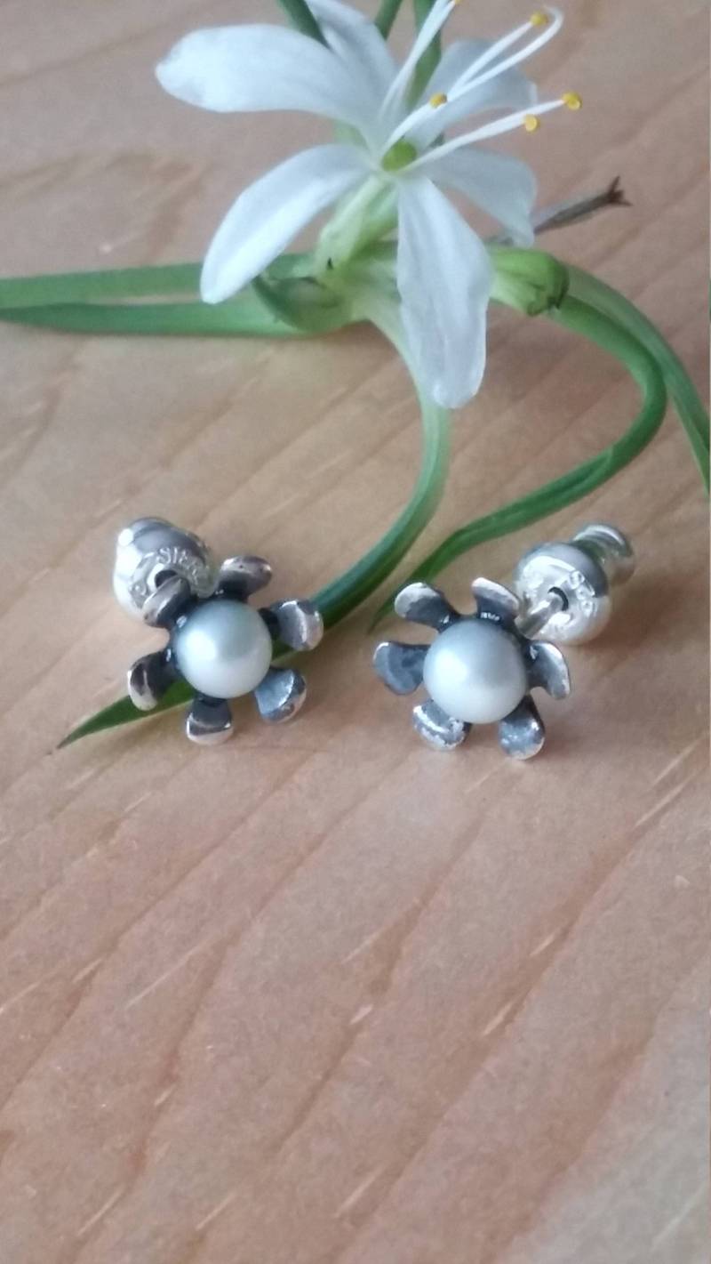 Multi Ohrstecker Mini Blume Perlen Und Silber, Jeden Tag Neutrale Silber Einzigartiges Design Lachance Von Hand, Schönsten von LACHANCEbyhand
