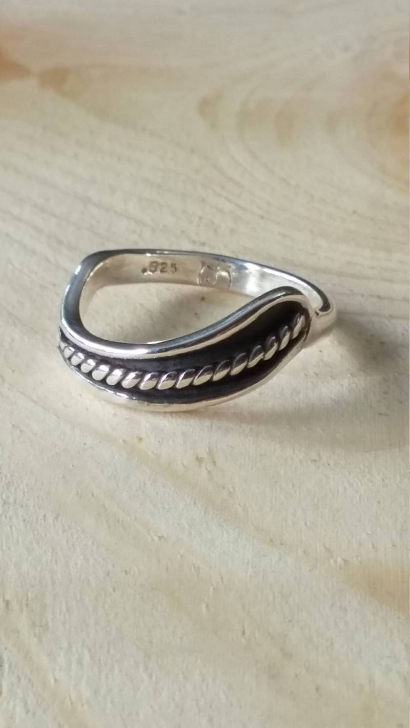 Original Oxidierter Silberring, in Einer Feinen Länglichen Form Abgebaut, Cooler Handgemacht Ring, Tropfenform, Ring Für Irgendwelche Gelegenheiten von LACHANCEbyhand