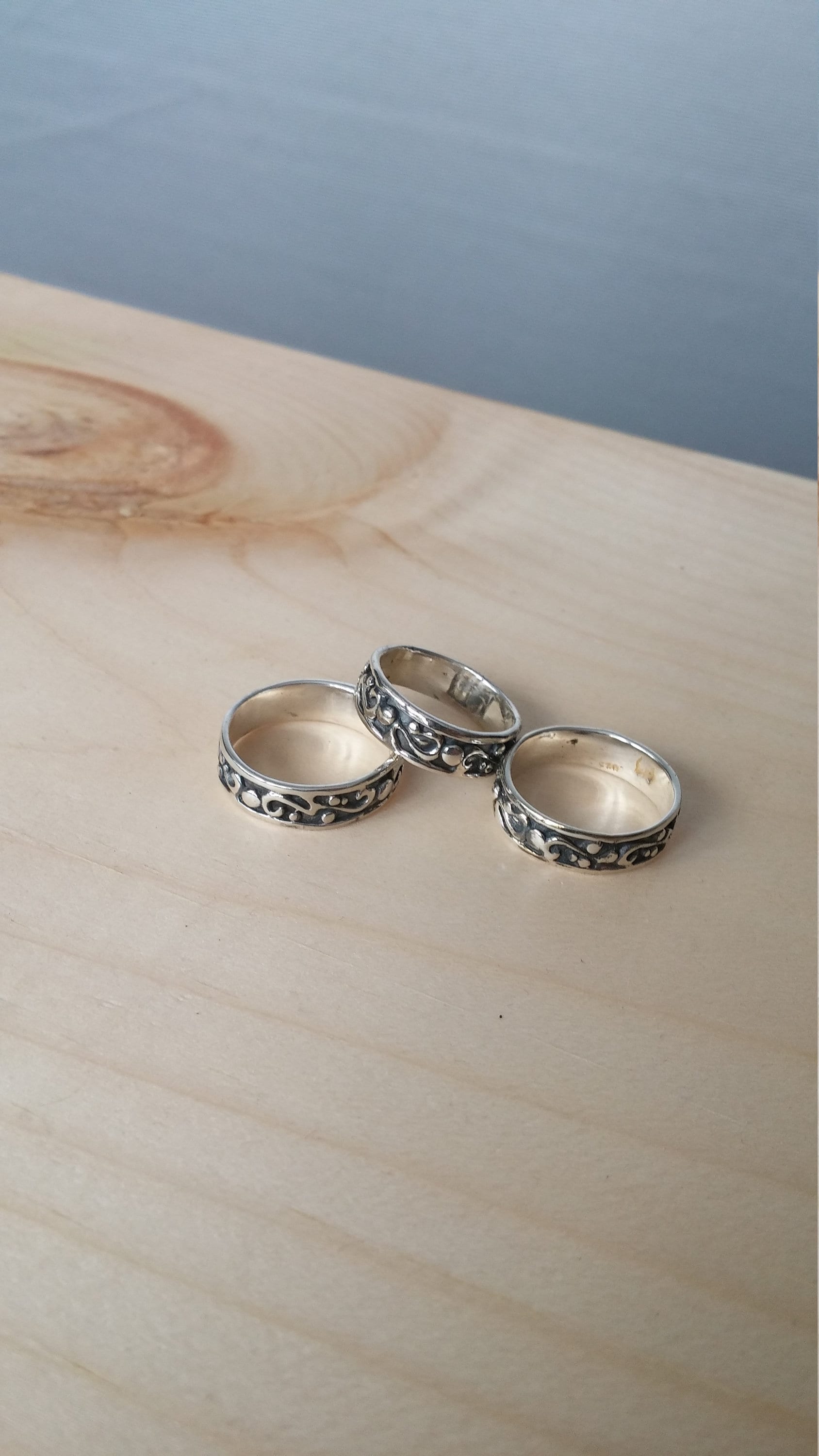 Oxidiertes Sterling Silber Einfach Band Feines Design, Schwarz Und Weiss Band, Jeden Tag Ring. Herren Damen Oxidiertes Sterling Silber Einfach Band Feines Design, Schwarz Und Weiss Band, Jeden Tag Ring. Herren Damen von LACHANCEbyhand