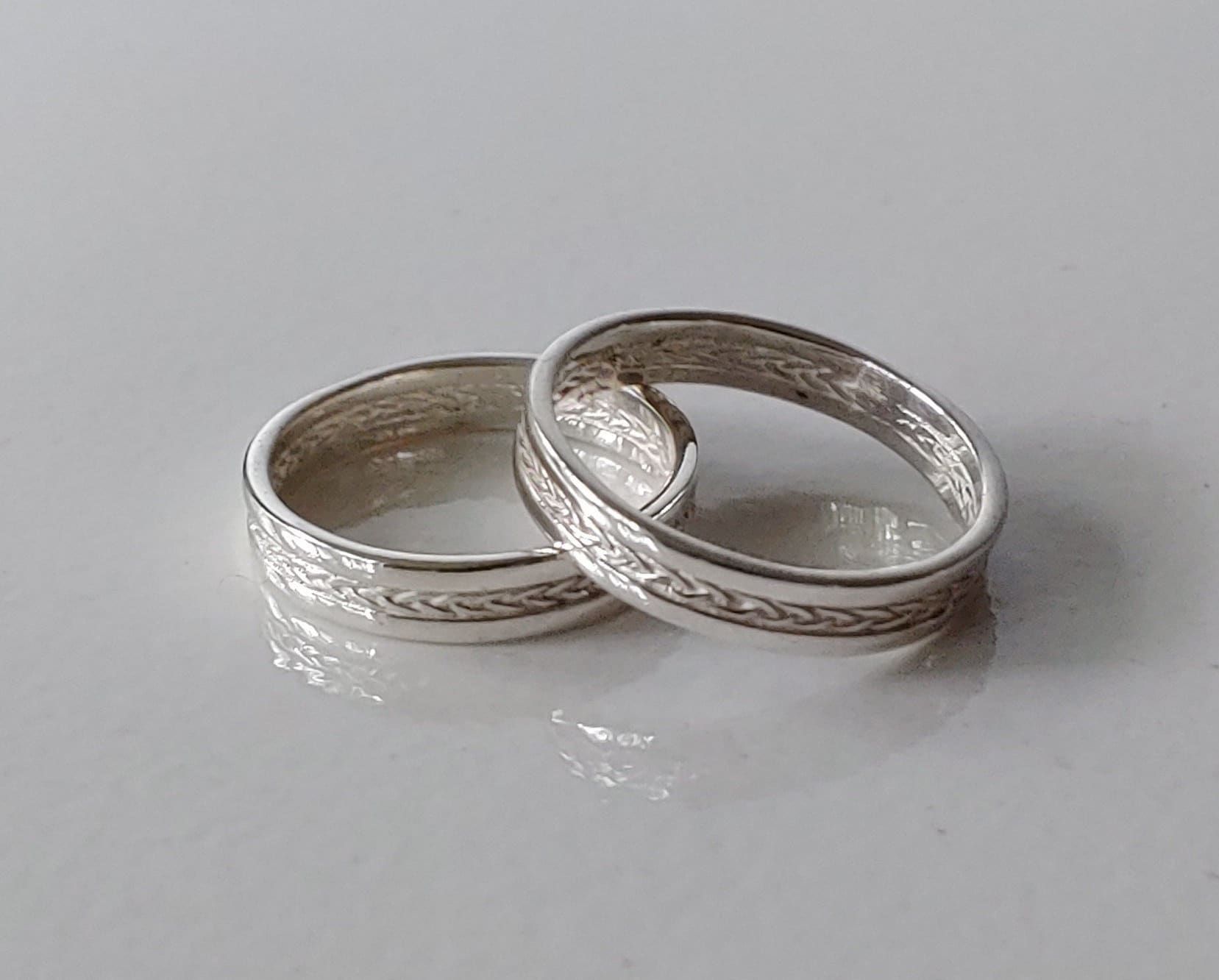 Schickes Und Zartes Geflochtenes Silberband, Jeden Tag Cool, Silberner, Handgefertigter Komfortring, Freundschaftsring-Band Alterslos Zeitlos Schickes Und Zartes Geflochtenes Silberband, Jeden Tag Cool, Silberner, Handgefertigter Komfortring, Freundschaftsring-Band Alterslos Zeitlos von LACHANCEbyhand