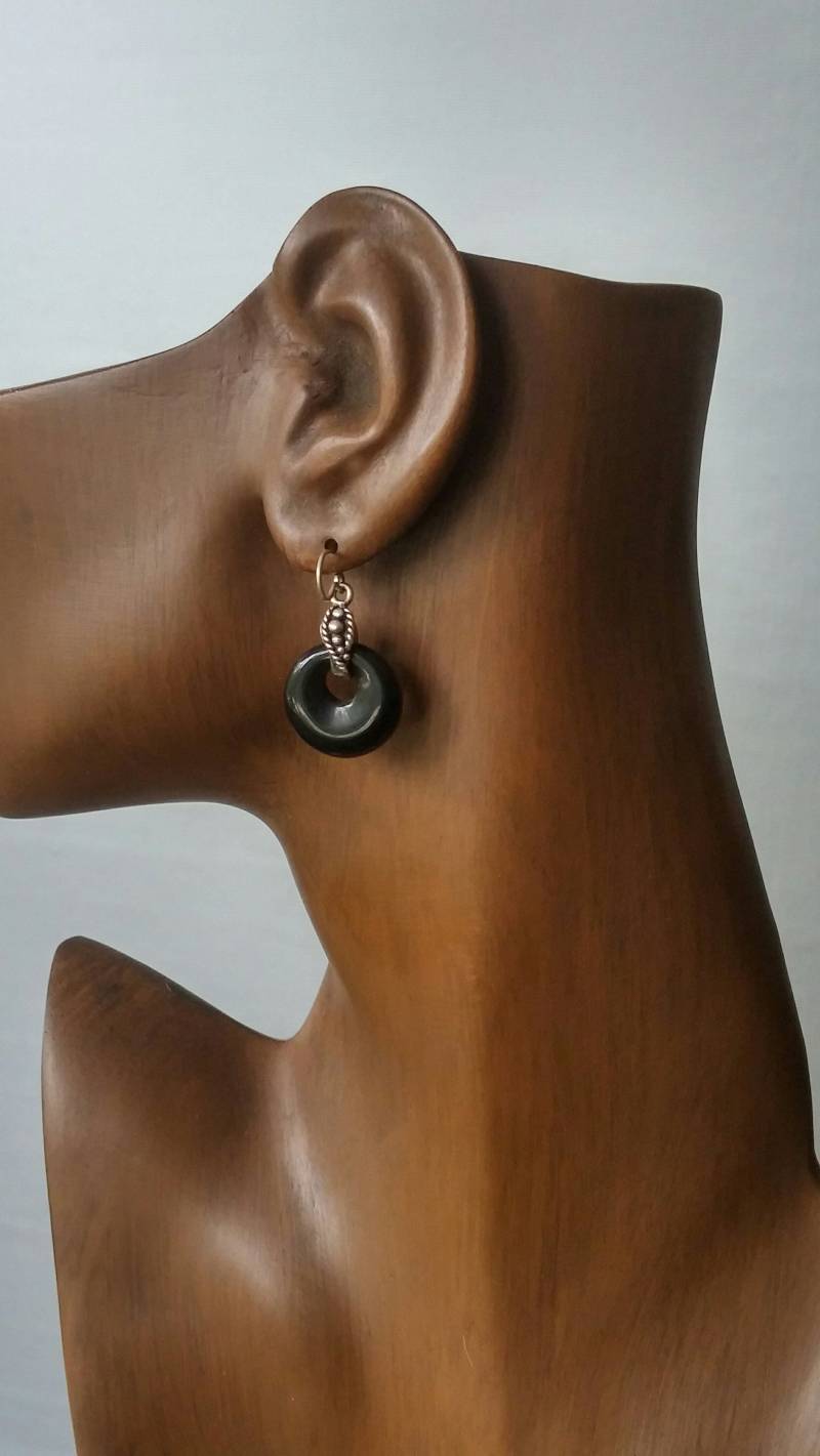 Schwarze Onyx-Donuts Formen Natursteinohrringe, Echte Schwarze Steine Auf Sterlingsilber-Oxidierten Ohrringen, Kleine Und Leichte Ohrringe Schwarze Onyx-Donuts Formen Natursteinohrringe, Echte Schwarze Steine Auf Sterlingsilber-Oxidierten Ohrringen, Kleine Und Leichte Ohrringe von LACHANCEbyhand