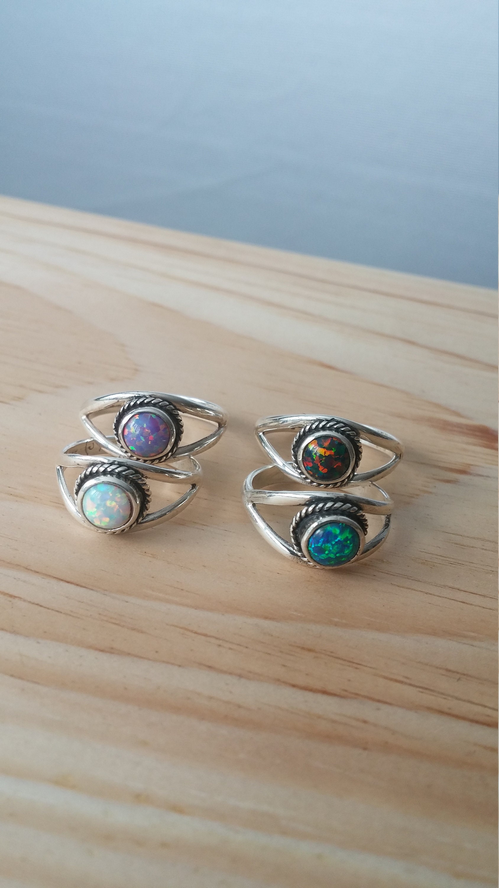 Weißer Opal Silberring, Blauer Opalring, Schwarzer Lila 6 Mm Lab-Opal Silberring Für Jeden Tag Weißer Opal Silberring, Blauer Opalring, Schwarzer Lila 6 Mm Lab-Opal Silberring Für Jeden Tag von LACHANCEbyhand