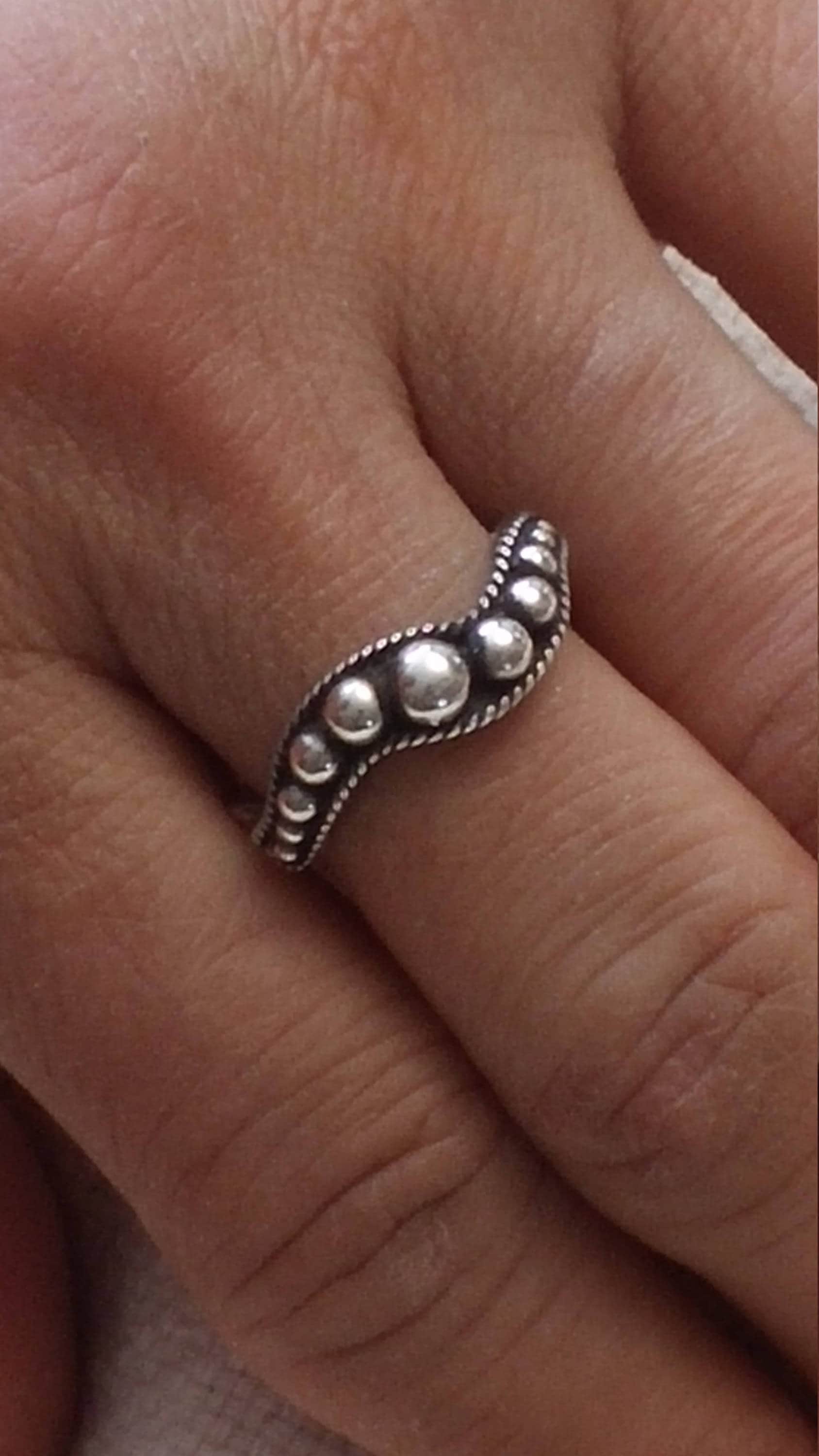 Wellenförmiger Silberring Große Oxidierte Perlen, Twist Und Perlen in Silber Hervorragendes Einzigartiges Design Einem Wellenmuster Oxidiert Wellenförmiger Silberring Große Oxidierte Perlen, Twist Und Perlen in Silber Hervorragendes Einzigartiges Design Einem Wellenmuster Oxidiert von LACHANCEbyhand