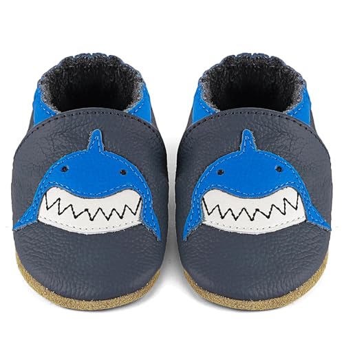 LACOFIA Baby Hausschuhe Leder für Jungen Mädchen Krabbelschuhe rutschfeste Weiche Sohle Baby Lederschuhe Lauflernschuhe Blau Hai 6-12 Monate von LACOFIA