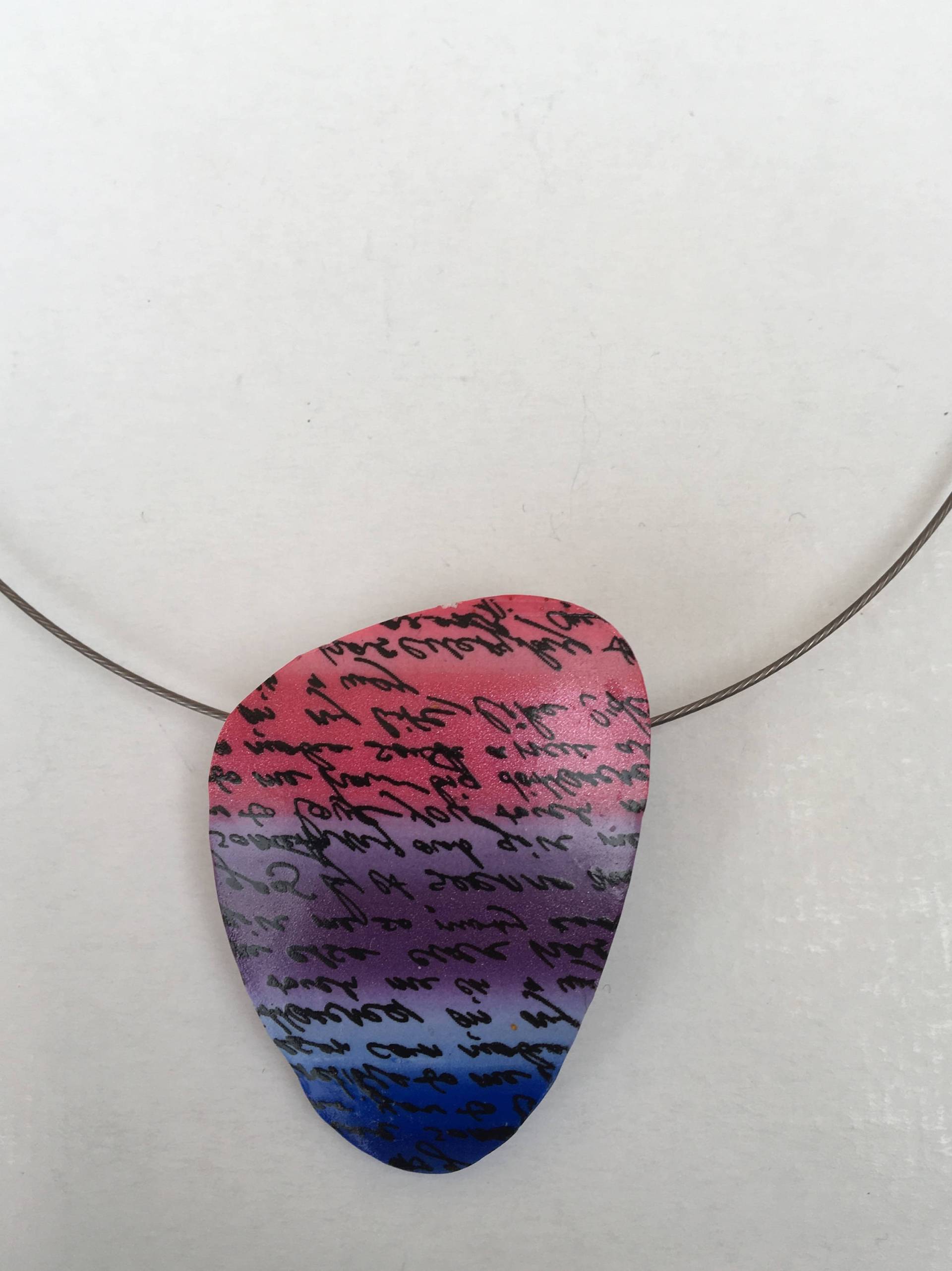 Rosa, Lila Und Blauer Anhänger Aus Fimo von LAETBIJOUX