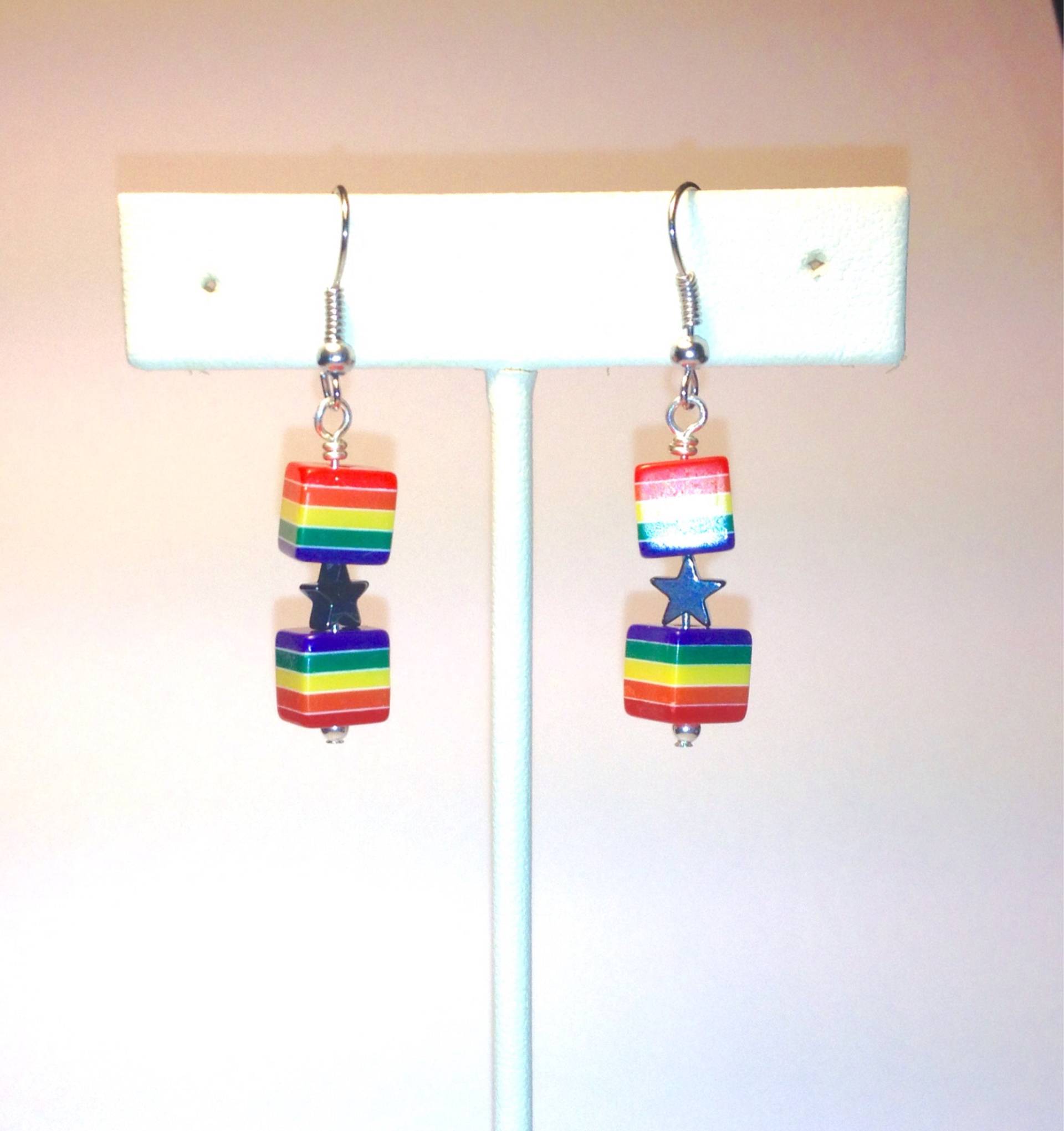 Regenbogen Würfel Pride Ohrringe Hämatit Sternakzent von LAJewelryStudio