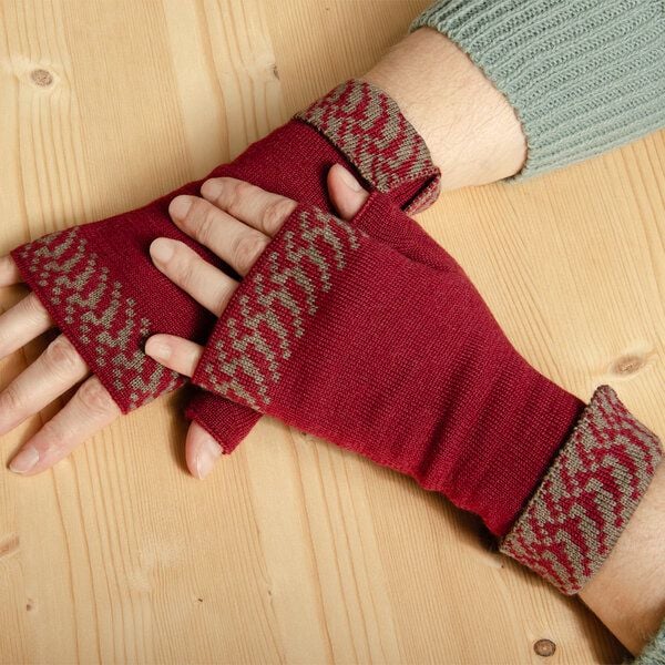 LANARTO slow fashion Pulswärmer Muster 'Pixel' zweifarbig gestrickt aus mulesingfreier Merinowolle von LANARTO slow fashion