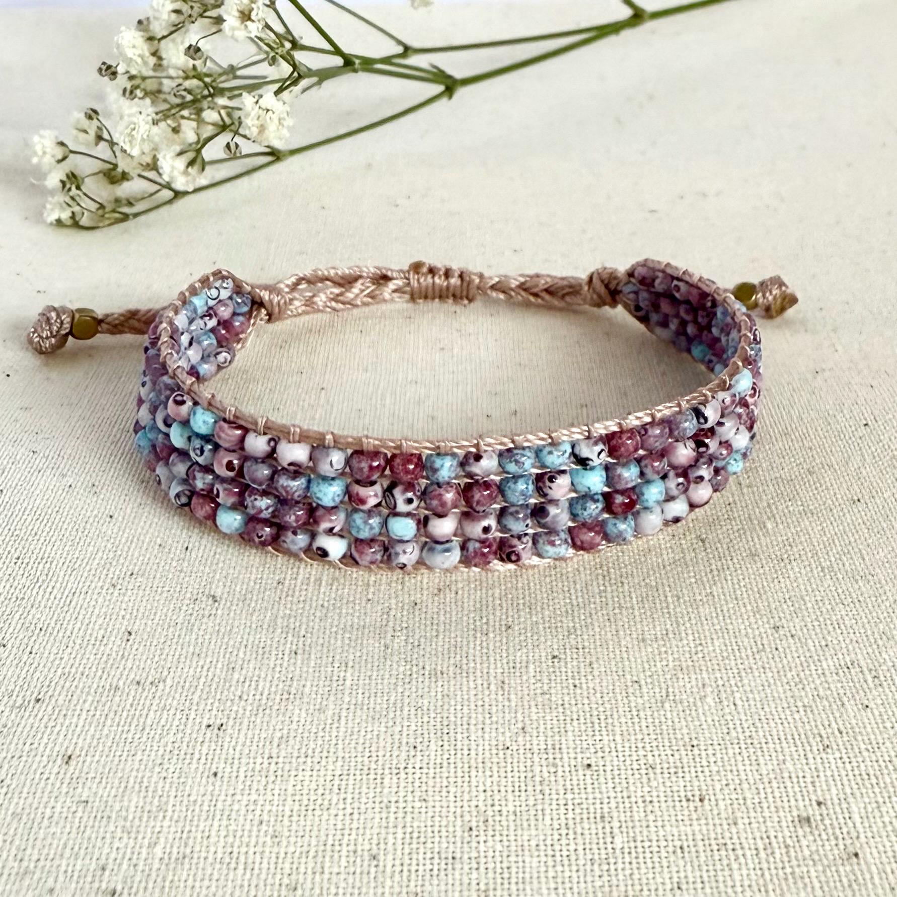 Armband ~ Perlenarmband Aus Wunderschönen Picasso Perlen in Hellblau - Lila Glasperlen von LARAlieschen