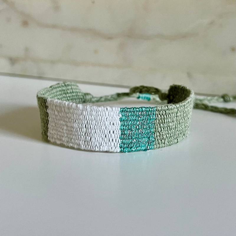 Gewebtes Armband Aus Leinen - Old Green Weiß Dark Mint Metallic von LARAlieschen