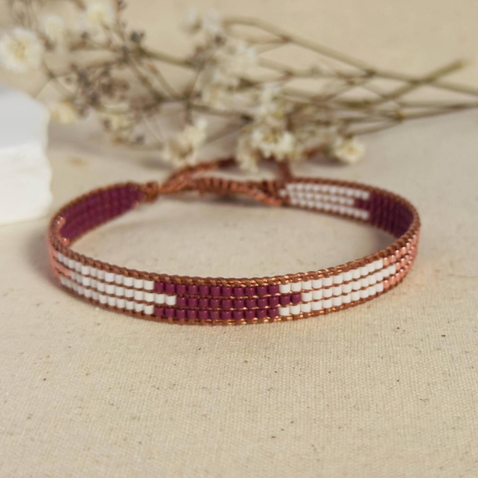 Zartes Miyuki Armband - Handgewebt Aus Glasperlen in Weiß Rosegold Beere | Feiner Boho Schmuck, Verstellbar & Handgemacht von LARAlieschen