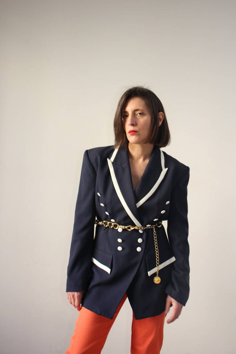 Marineblaue Blazerjacke Mit Weißem Zweireihigem Knopf/Größe M-S von LARELIGIEUSE