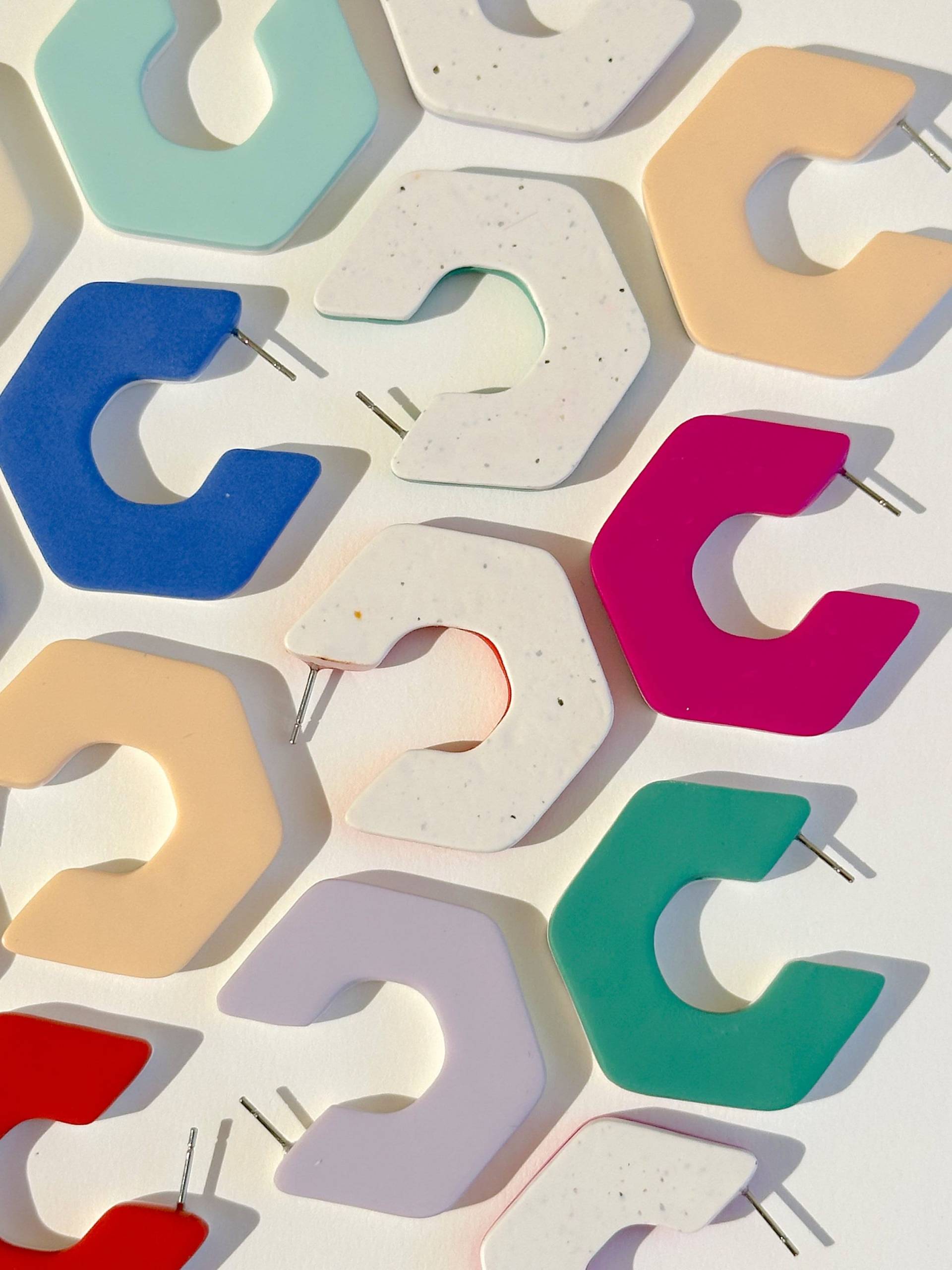 Zweifarbige Creolen Zweifarbige Creolen von LARICLAYCO