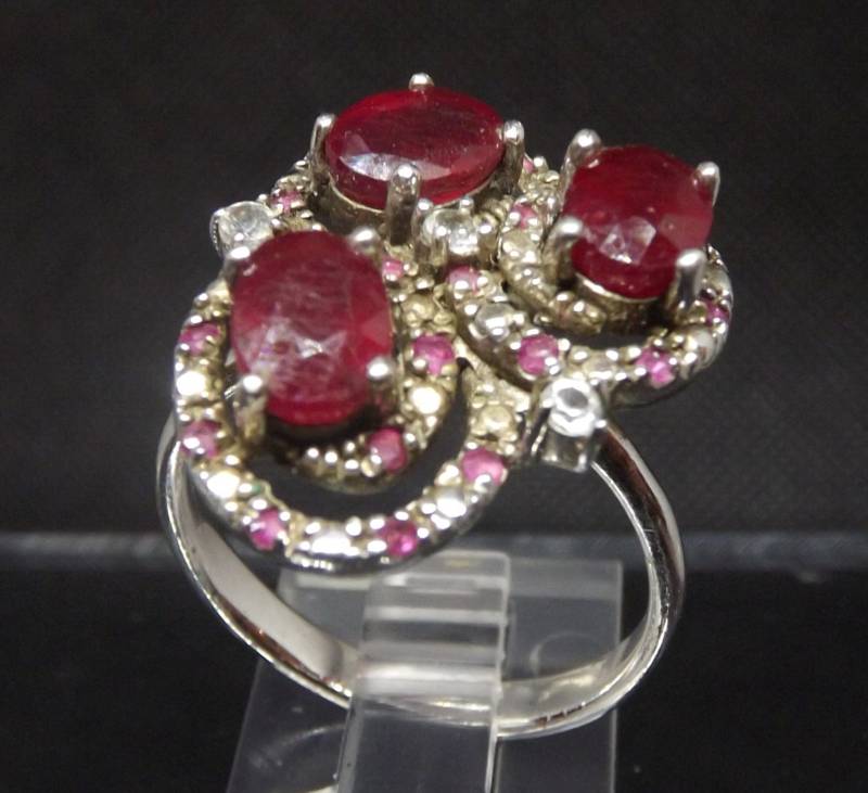 Echter Natürlicher Rubin Und Weißer Topas Anhänger Ring Set von LARIMAR