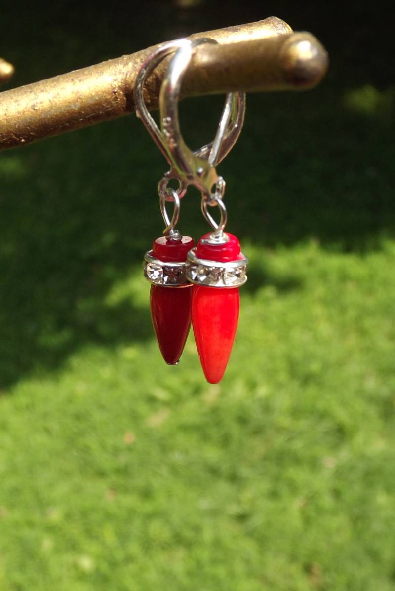 Einzigartige Rote Koralle Tropfen - Sterling Silber Ohrhänger Mit Kleinem Kristall Akzent von LARIMAR