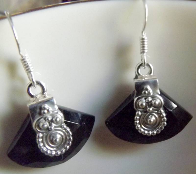 Facettierte Fächerförmige Hängeohrringe Aus Schwarzem Onyx - Sterling Silber von LARIMAR