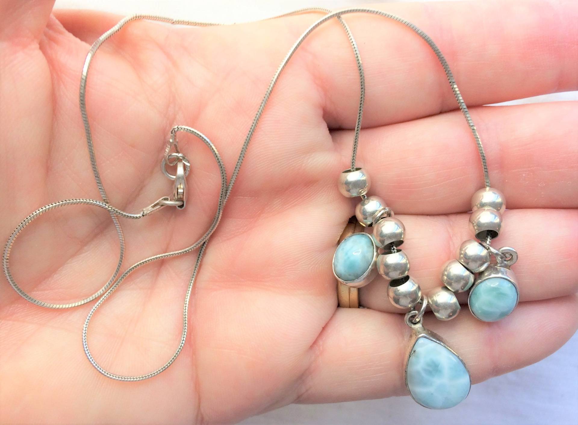 Echter Larimar Anhänger Charm Halskette Sterling Silber Markiert 925 Runde Perlen Oval Teardrop Gem Station 18 "Lange Schlangenkette Echter Larimar Anhänger Charm Halskette Sterling Silber Markiert 925 Runde Perlen Oval Teardrop Gem Station 18 "Lange Schlangenkette von LARIMARandTURQUOISE