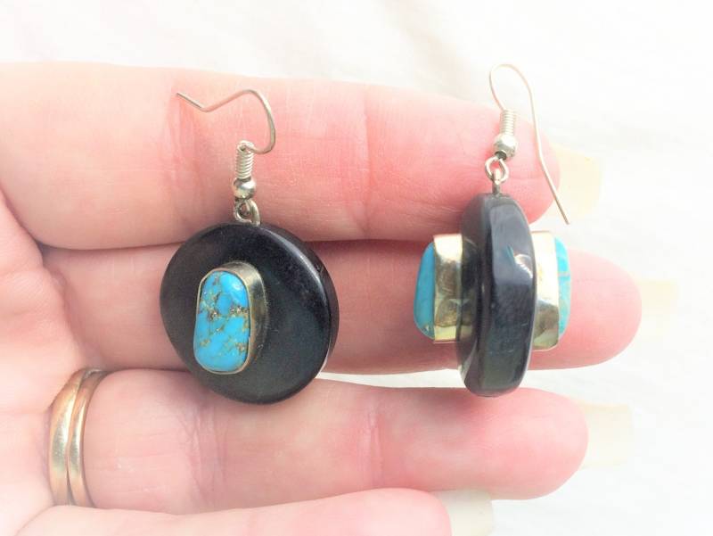 Echter Türkis Nugget Disc Durchbohrte Ohrringe Reversible Perlen Schwarz Rund Baumeln 2 Seiten Flache Perle Blau Silber Ohrring Haken Erklärung Big Echter Türkis Nugget Disc Durchbohrte Ohrringe Reversible Perlen Schwarz Rund Baumeln 2 Seiten Flache Perle Blau Silber Ohrring Haken Erklärung Big von LARIMARandTURQUOISE