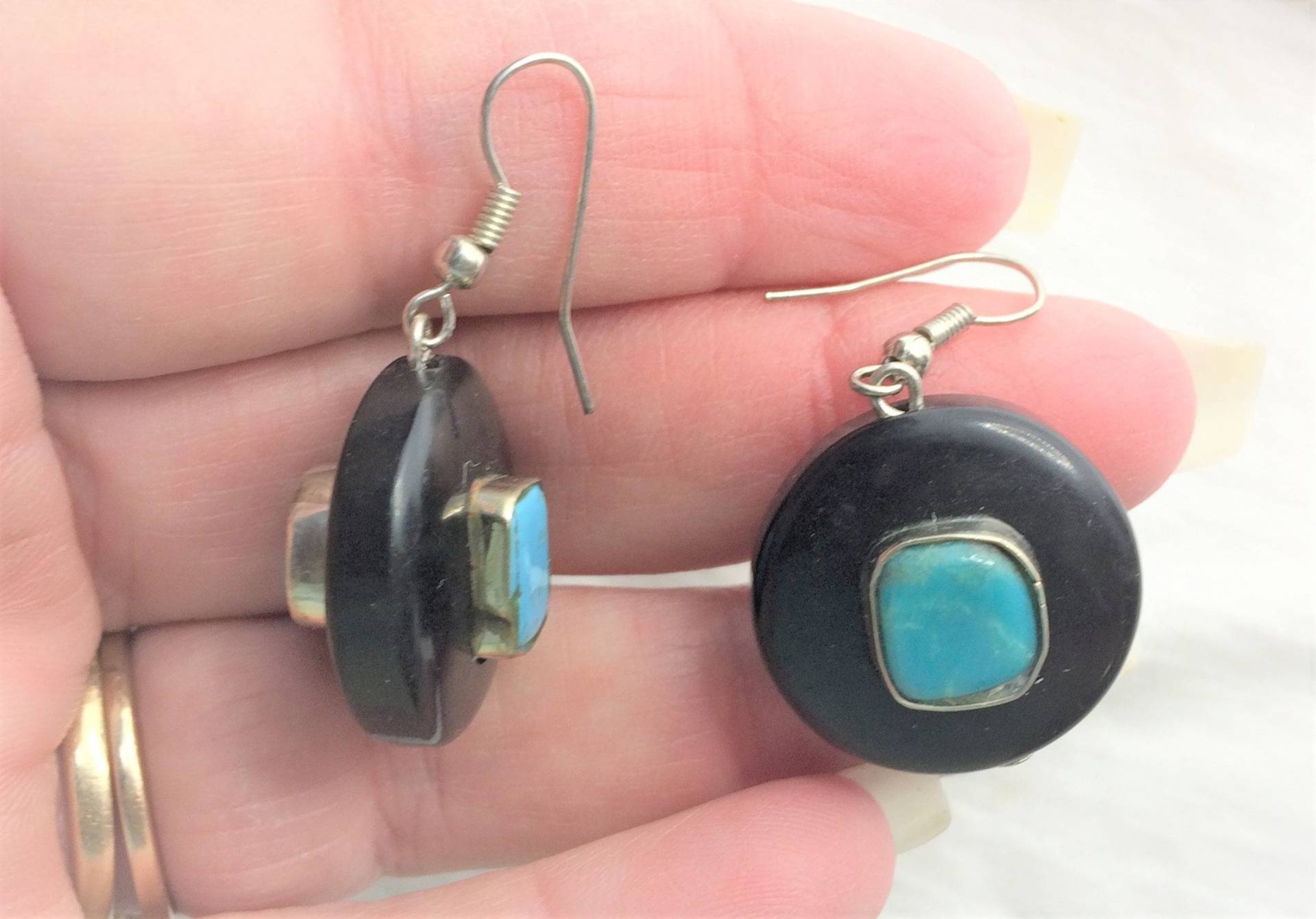 Echter Türkis Nugget Disc Durchbohrte Ohrringe Reversible Perlen Schwarz Rund Baumeln 2 Seiten Flach Quadratisch Blau Silber Haken Statement Big Echter Türkis Nugget Disc Durchbohrte Ohrringe Reversible Perlen Schwarz Rund Baumeln 2 Seiten Flach Quadratisch Blau Silber Haken Statement Big von LARIMARandTURQUOISE