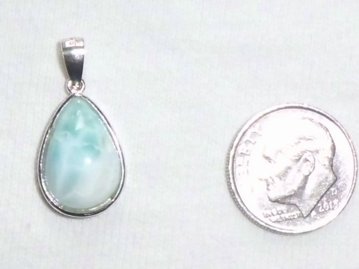 New Old Stock Echter Larimar Anhänger Blau Sterling Silber Groß Für Halskette 1" Long Teardrop Big - Never Worn 16mm By 11mm Gemarkt 925 New Old Stock Echter Larimar Anhänger Blau Sterling Silber Groß Für Halskette 1" Long Teardrop Big - Never Worn 16mm By 11mm Gemarkt 925 von LARIMARandTURQUOISE