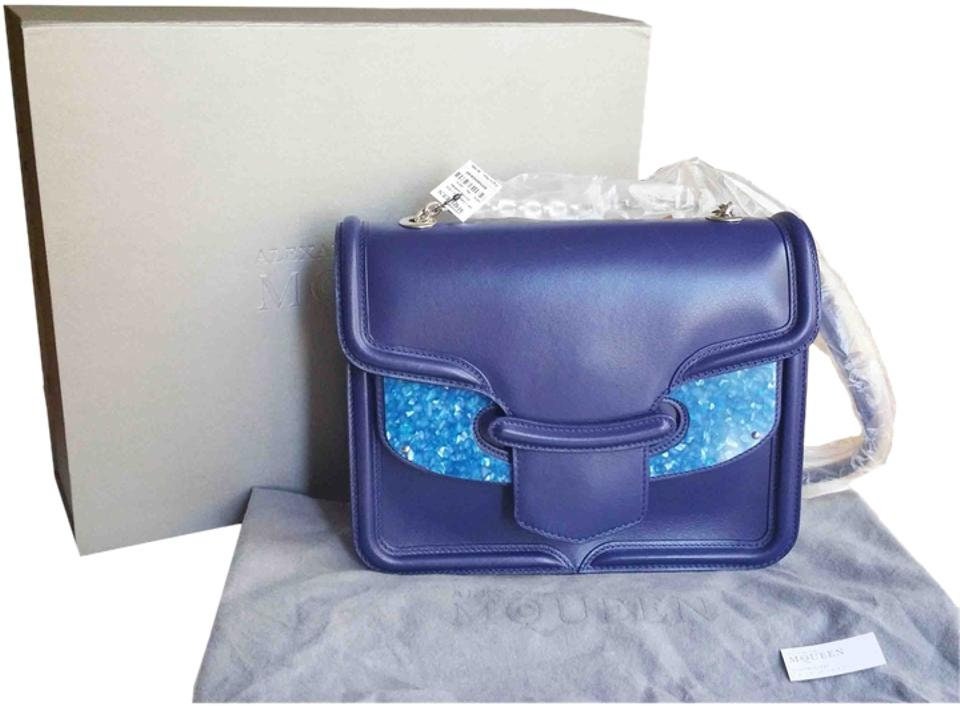Alexander Mcqueen Brand New Blue Crystal Lucite Heldin Satchel Wie Sie Auf Elizabeth Olsen Und Lilie Collins Zu Sehen Ist Alexander Mcqueen Brand New Blue Crystal Lucite Heldin Satchel Wie Sie Auf Elizabeth Olsen Und Lilie Collins Zu Sehen Ist von LARVintage