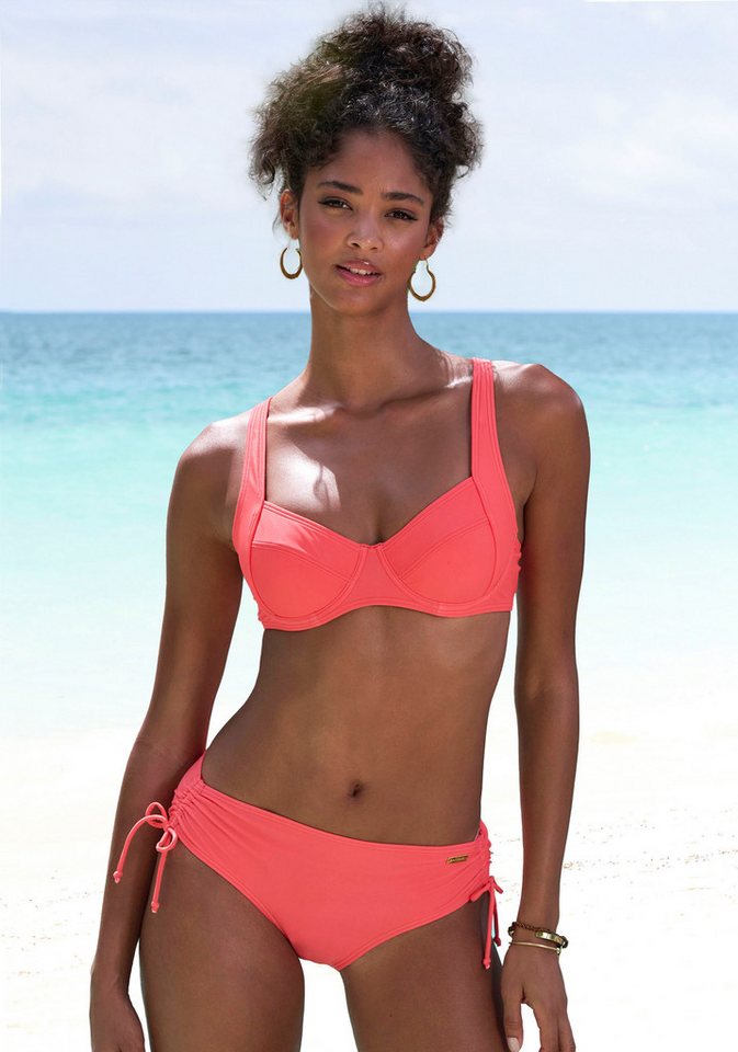 LASCANA Bügel-Bikini-Top Lolo, in modischer Schnittform LASCANA Bügel-Bikini-Top Lolo, in modischer Schnittform von LASCANA