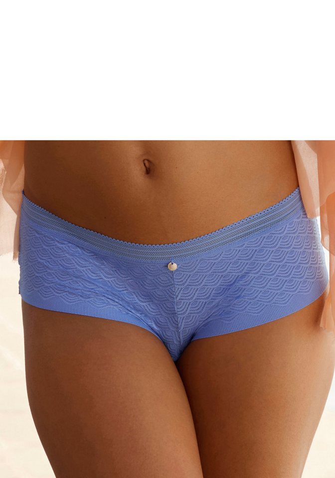 LASCANA Panty aus Spitze in moderner Optik mit extraflachen Kanten von LASCANA