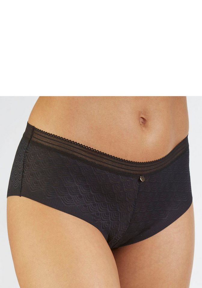 LASCANA Panty aus Spitze in moderner Optik mit extraflachen Kanten von LASCANA