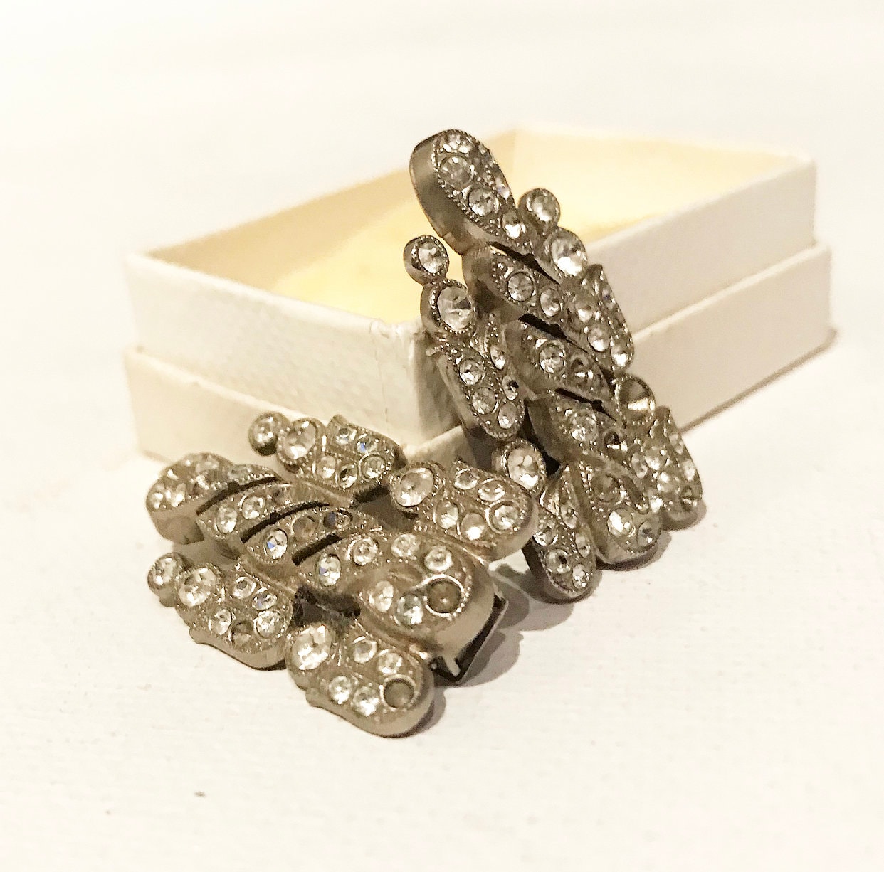Antik Jugendstil Kragen Clips/Spangen Mit Strass Steinen Schmuck von LASTWALLFLOWER
