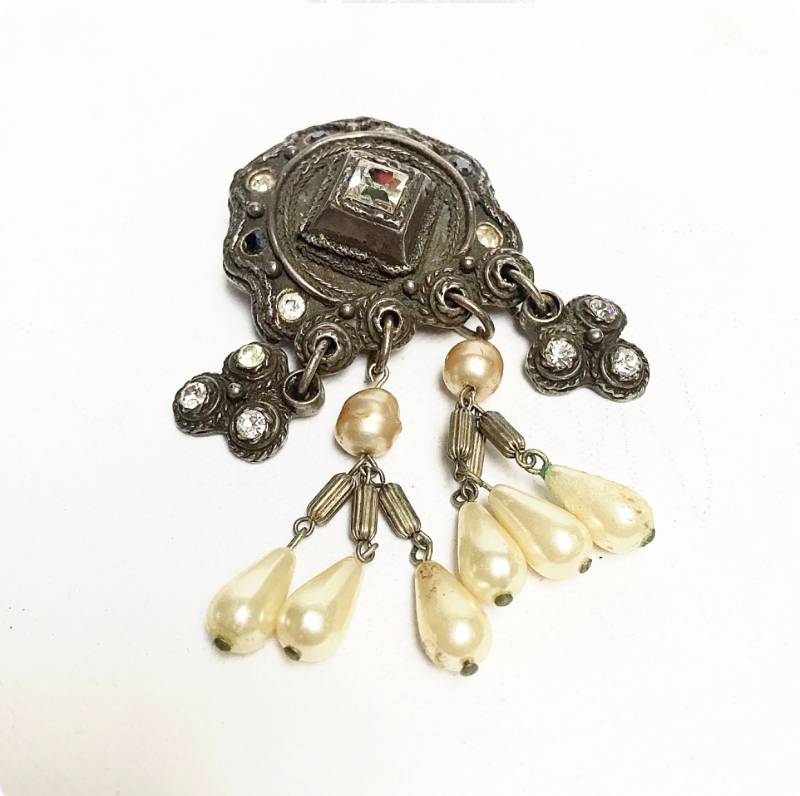 Vintage Designer Claire Deve Paris Brosche Mit Strass Und Kunstperlen, Schmuck/Schmuckteil von LASTWALLFLOWER