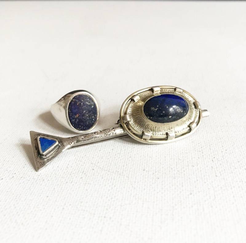 Vintage Lapis Lazuli Edelstein Brosche/Cabochon Stabbrosche Ovale Siegelring 925 Sterling Silber 835/800 von LASTWALLFLOWER