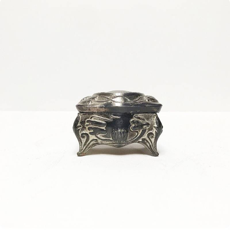 Vintage Schmuckschatulle Auf Füssen Im Jugendstil/Metall Made in Germany von LASTWALLFLOWER