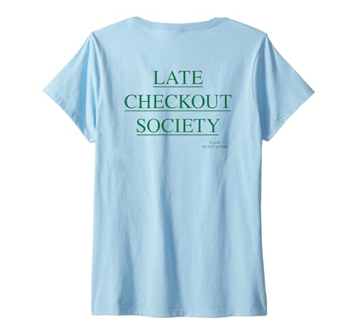 Damen Late Checkout Society - Please Do Not Disturb. Urlaub - Back T-Shirt mit V-Ausschnitt Damen Late Checkout Society - Please Do Not Disturb. Urlaub - Back T-Shirt mit V-Ausschnitt von LATE CHECKOUT SOCIETY X Please Do Not Disturb
