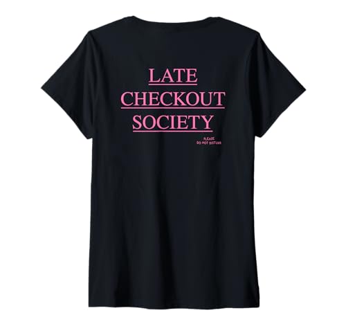 Damen Late Checkout Society - Please Do Not Disturb. Urlaub - Back T-Shirt mit V-Ausschnitt Damen Late Checkout Society - Please Do Not Disturb. Urlaub - Back T-Shirt mit V-Ausschnitt von LATE CHECKOUT SOCIETY X Please Do Not Disturb