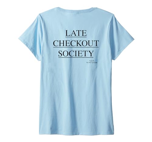 Damen Late Checkout Society - Please Do Not Disturb. Urlaub - Back T-Shirt mit V-Ausschnitt Damen Late Checkout Society - Please Do Not Disturb. Urlaub - Back T-Shirt mit V-Ausschnitt von LATE CHECKOUT SOCIETY X Please Do Not Disturb