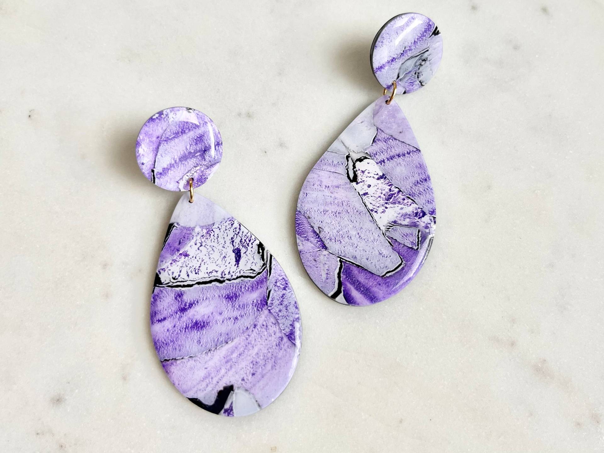 Baumelnde Tropfenohrringe, Lila Modeschmuck, Handgemachtes Muttertagsgeschenk, Brautjungfern-Accessoire Baumelnde Tropfenohrringe, Lila Modeschmuck, Handgemachtes Muttertagsgeschenk, Brautjungfern-Accessoire von LATELIERMARCEL