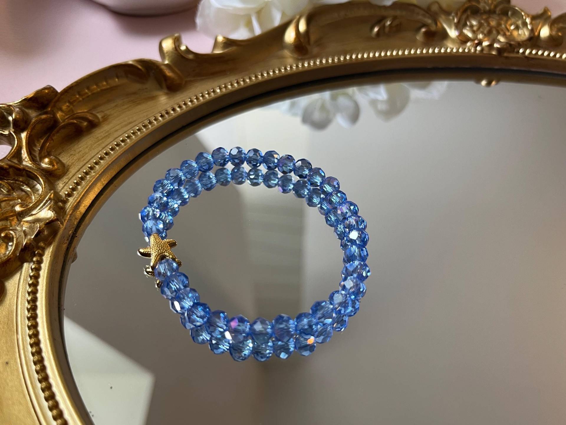 Funkelndes Armband Aus Glitzernden Facettperlen Mit Goldenem Seestern in Meerblau - Laury Goes Cancún von LAURYLOVESPINK