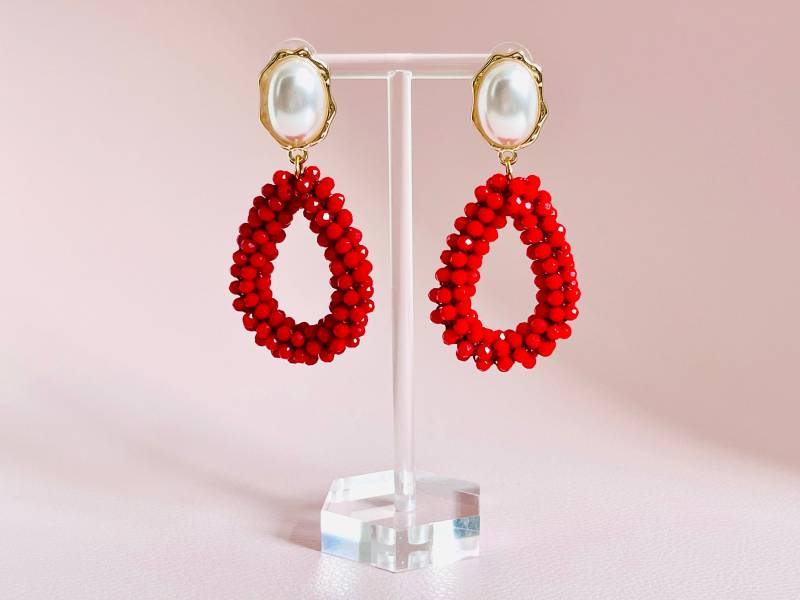Glitzer Statement Ohrringe, Tropfenohrringe Rot Mit Cabochons in Perlenoptik - Laury Goes Côtes D'azure von LAURYLOVESPINK