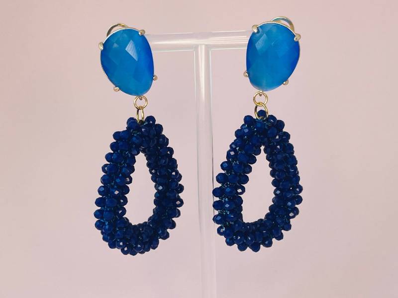 Glitzer Statement Ohrringe Mit Facettperlen Anhängern An Kristallglas Steckern in Knalligem Blau - Laury Goes Côtes D'azure von LAURYLOVESPINK