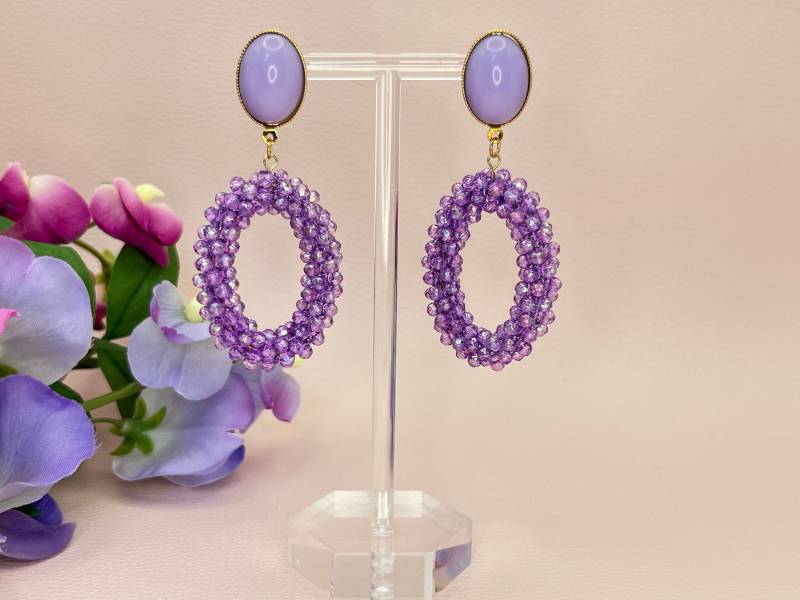 Glitzer Statement Ohrringe Mit Ovalen Anhängern Aus Facettperlen An Vergoldeten Steckern Cabochons in Flieder - Laury Goes Côtes D'azure von LAURYLOVESPINK